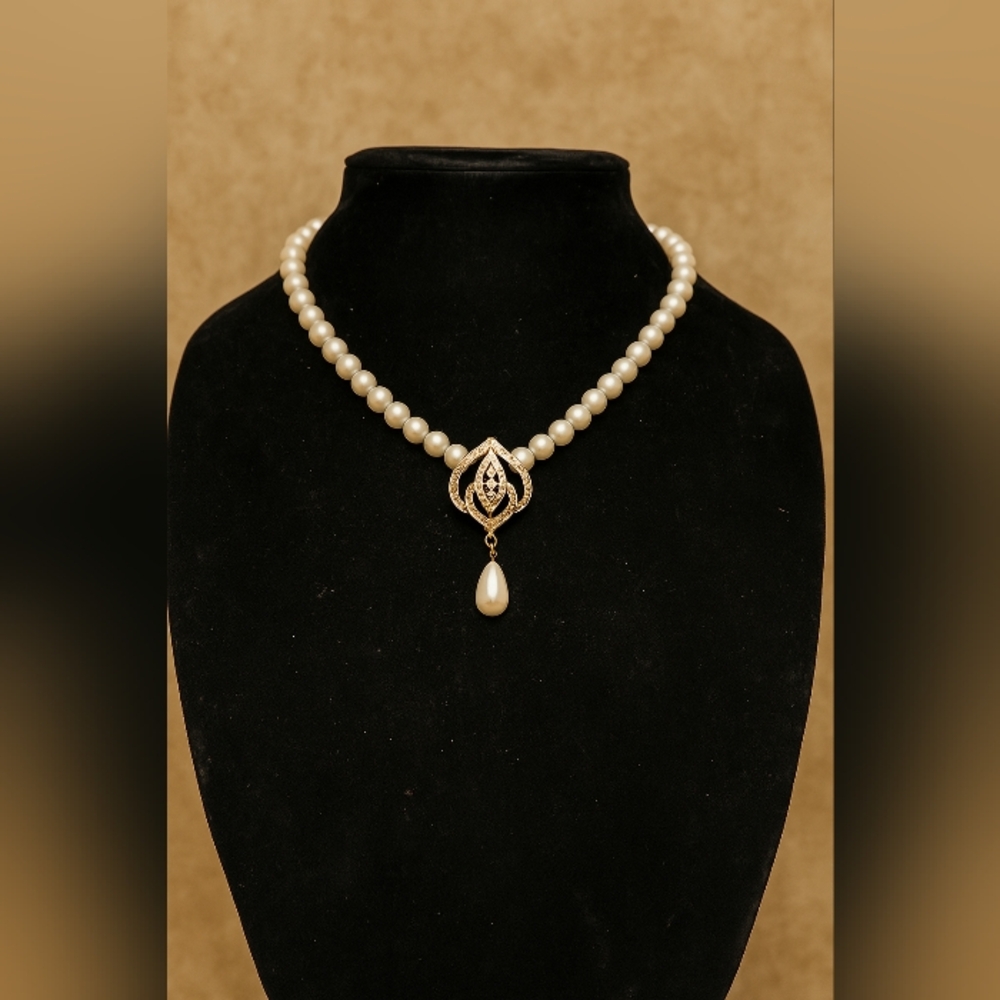 Elegant Pearl Necklace with Gold Accents